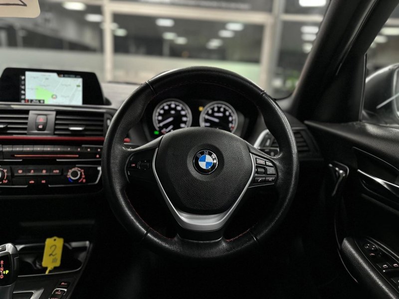 BMW 1 SERIES