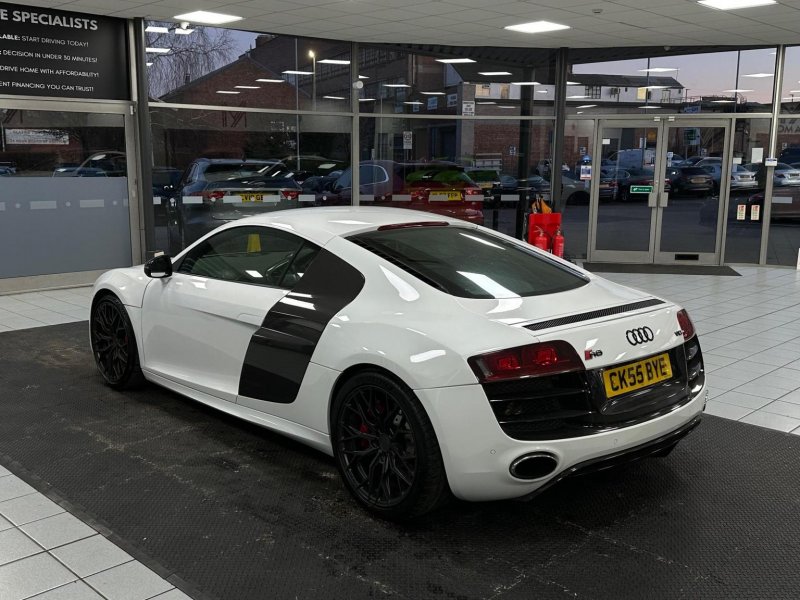 AUDI R8