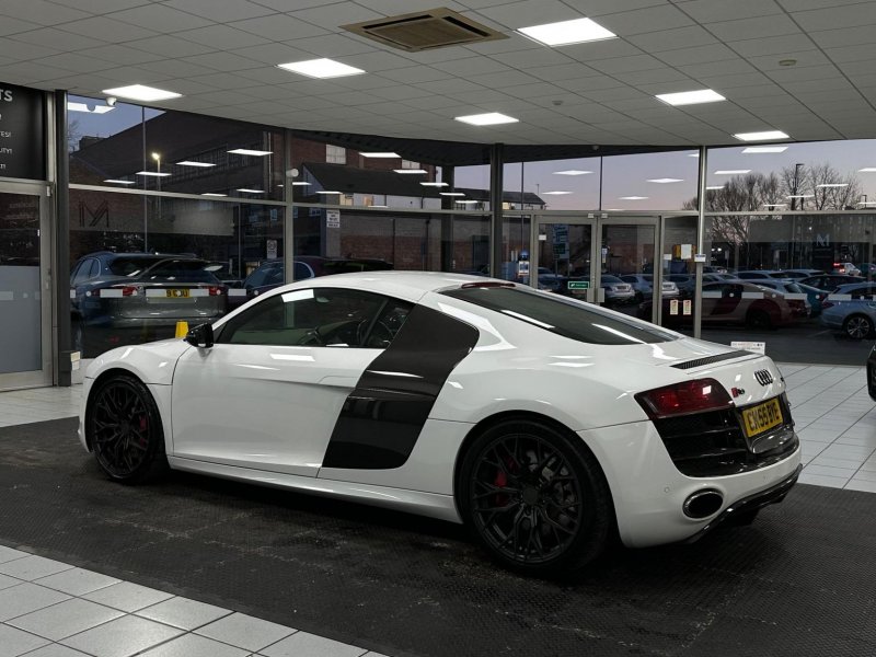 AUDI R8