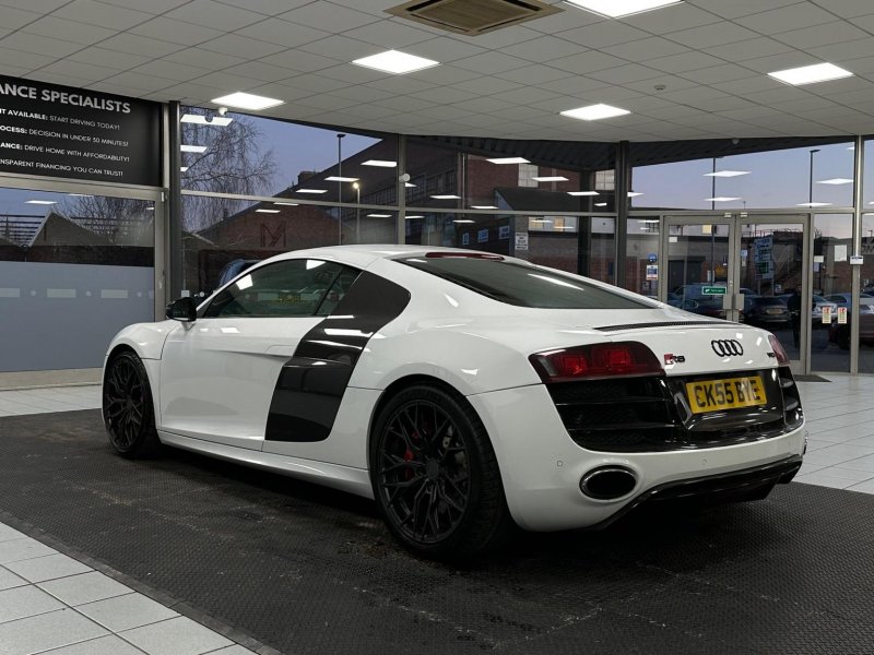 AUDI R8