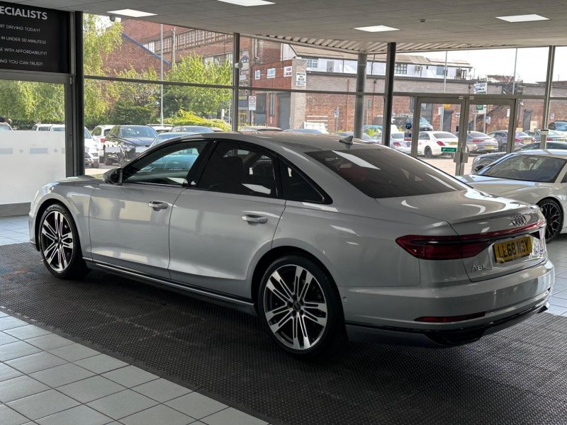 AUDI A8