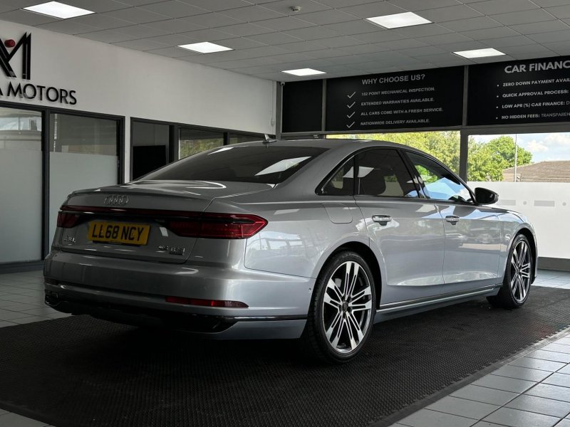 AUDI A8