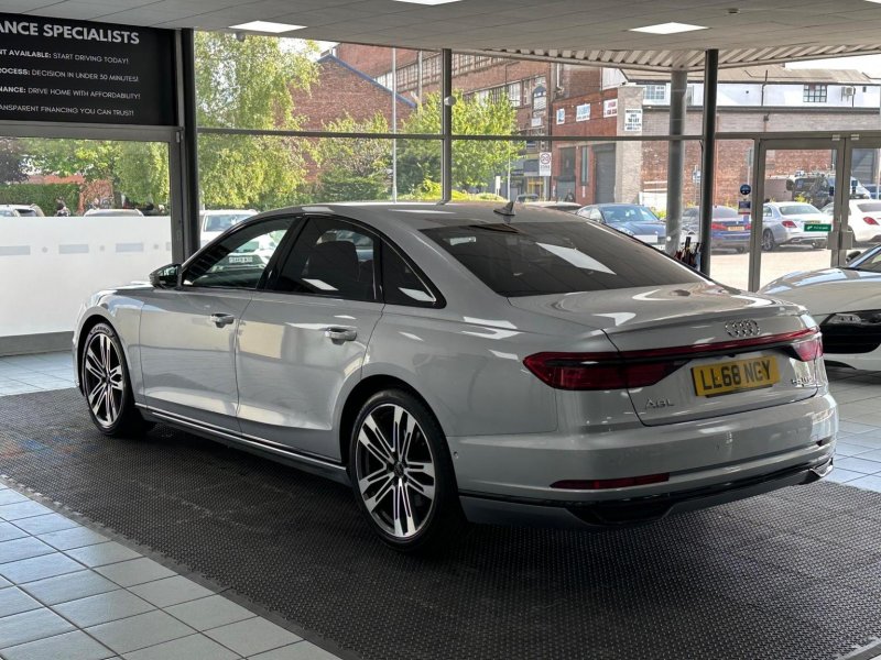 AUDI A8