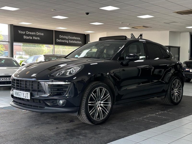 PORSCHE MACAN