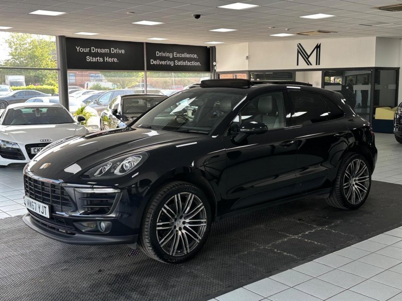PORSCHE MACAN