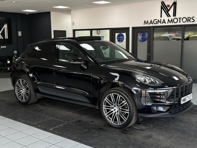 PORSCHE MACAN